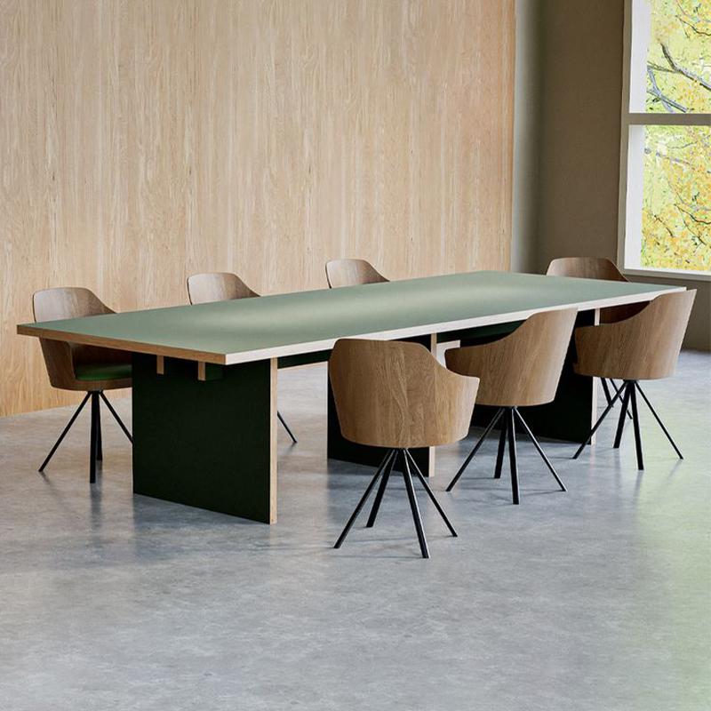 Table de réunion réalisée en panneau Compacto HPL au Maroc